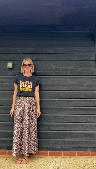 Hello tee in vintage washed black