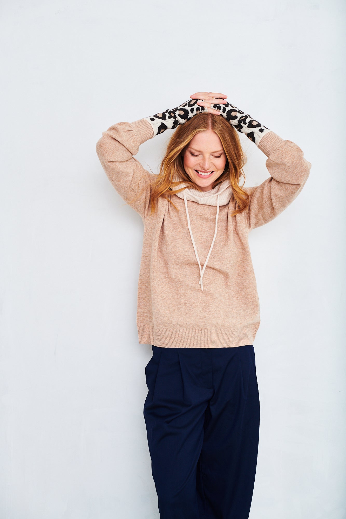Claudia wristwarmers in leopard print