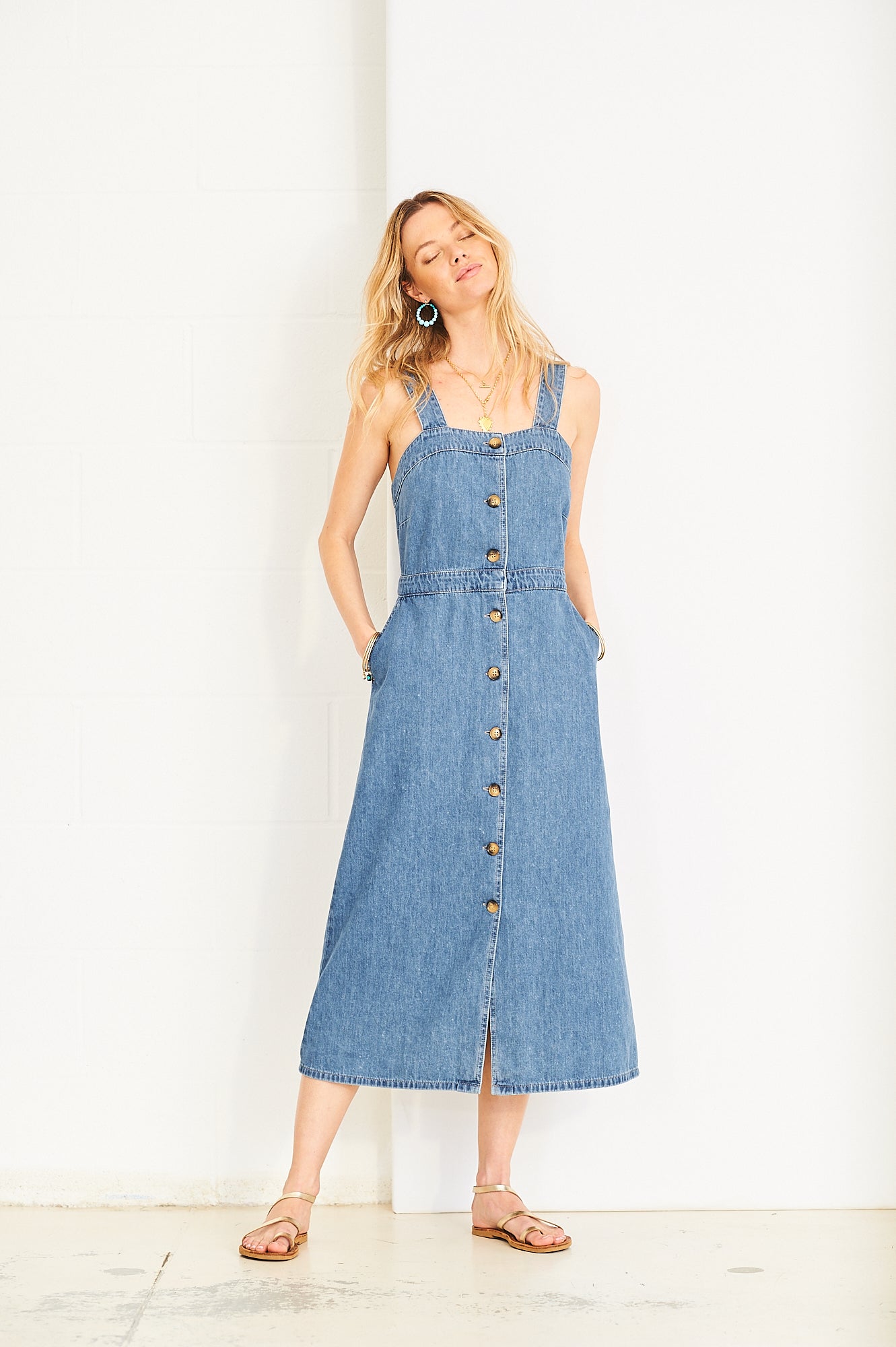 Phoebe denim button down 70s sleeveless dress