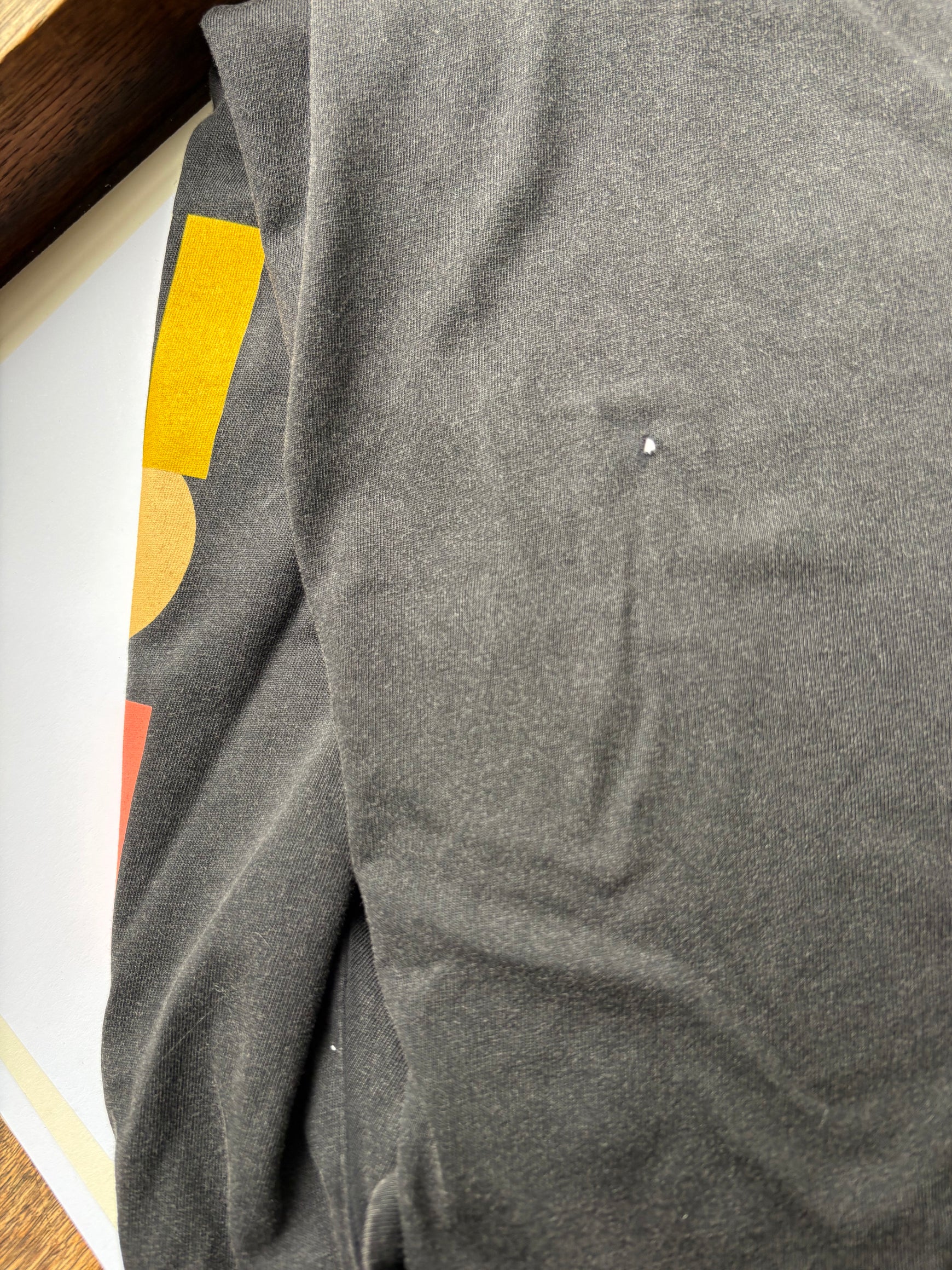 Hello tee in vintage washed black