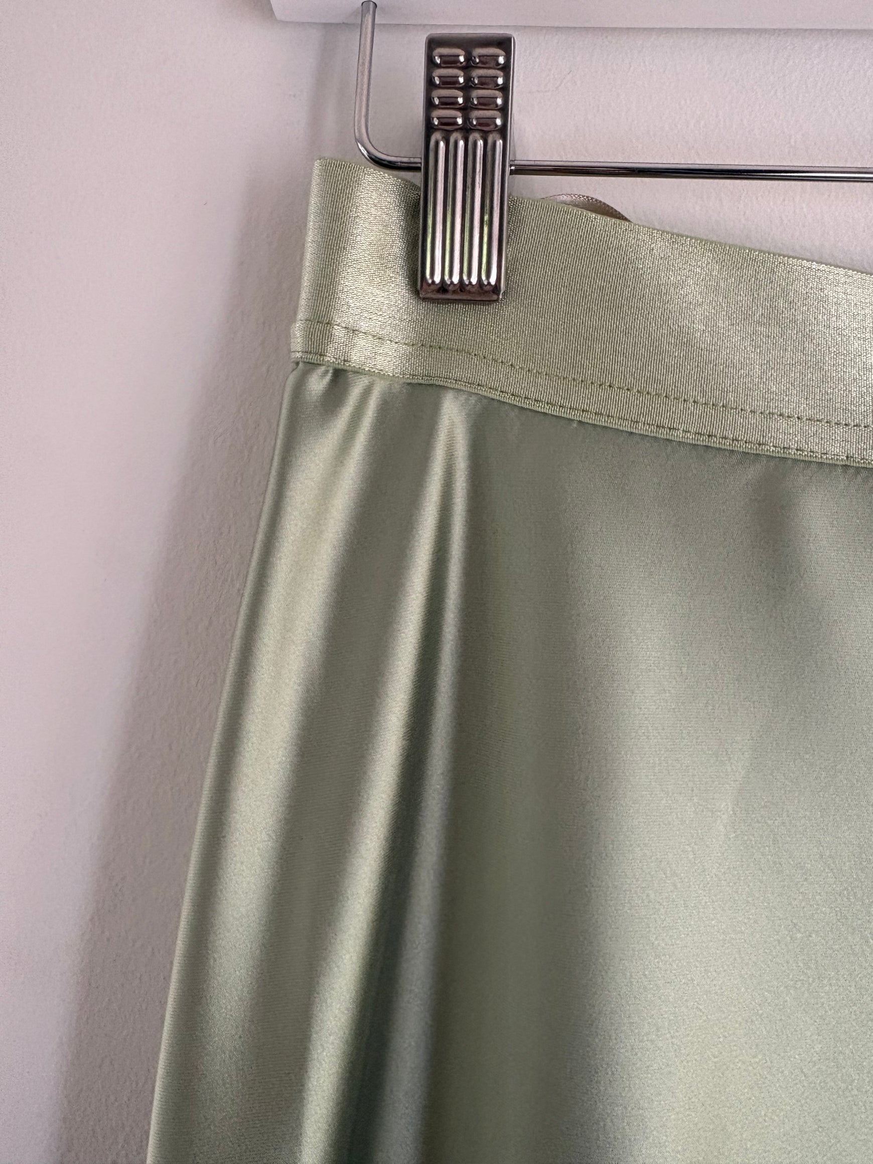Sample Tara skirt in green size 10