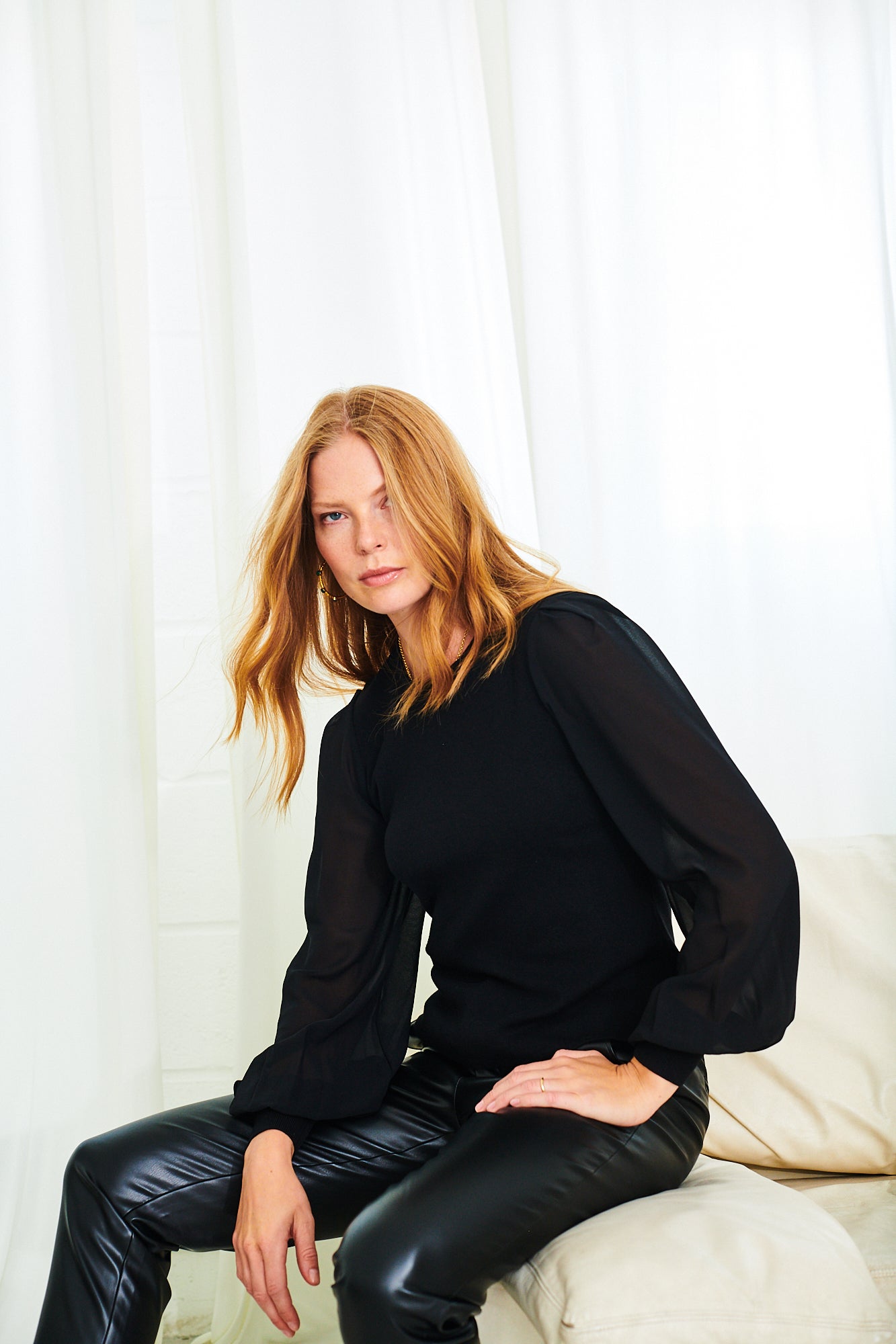 Leni chiffon sleeve jumper in black