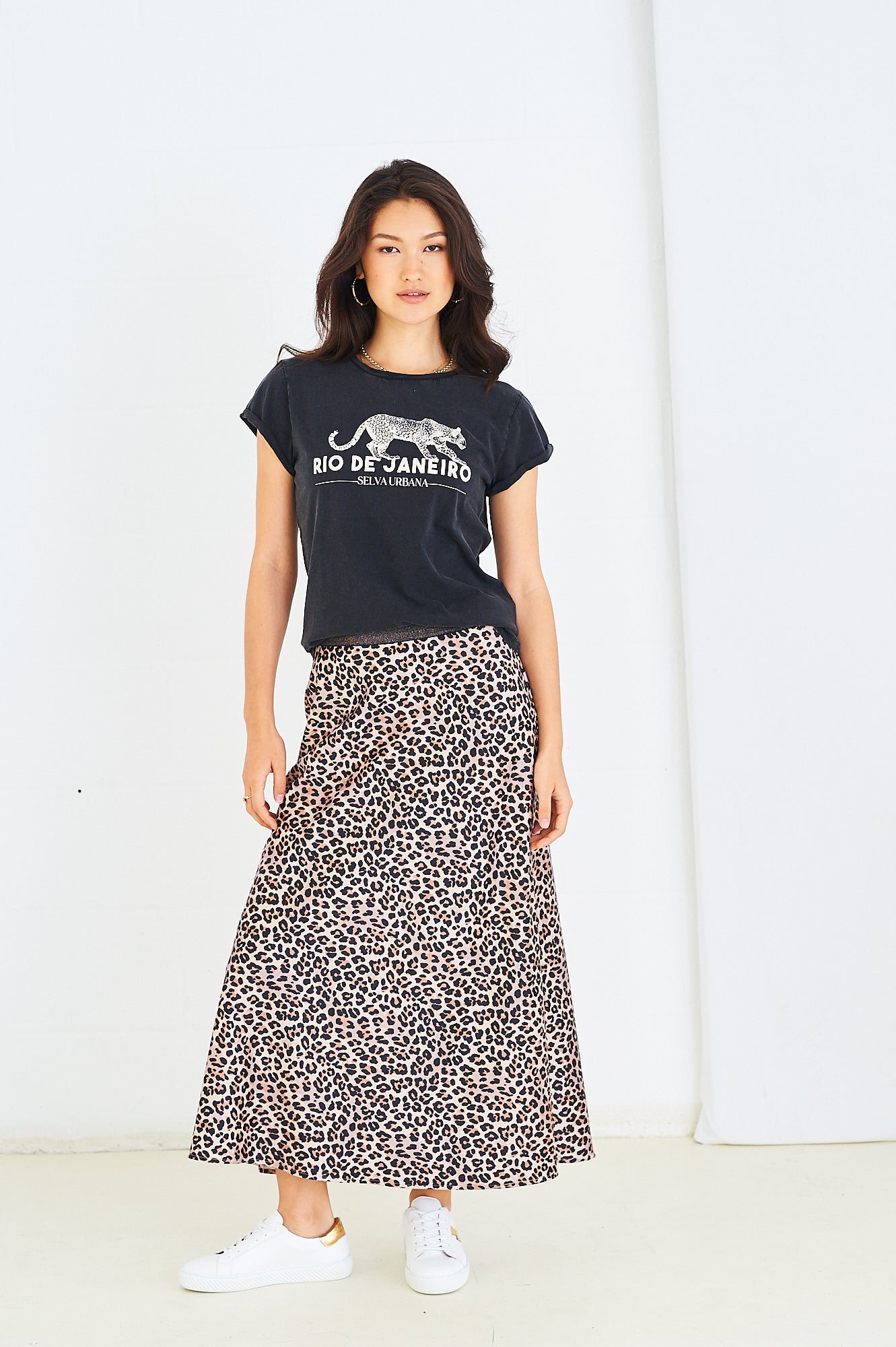 RIO tee in vintage washed black