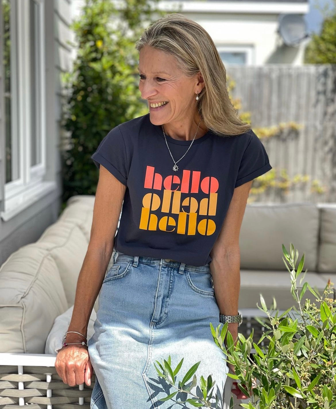 Hello tee in vintage washed black