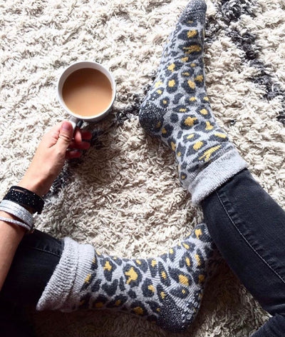 Leopard print wool-mix slipper socks in grey/yellow