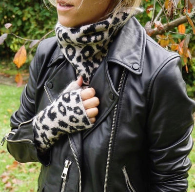 Pre-order Leopard print cashmere wrist warmers in classic leopard print